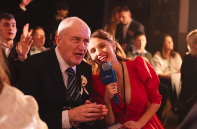An interview with a guest of the prom